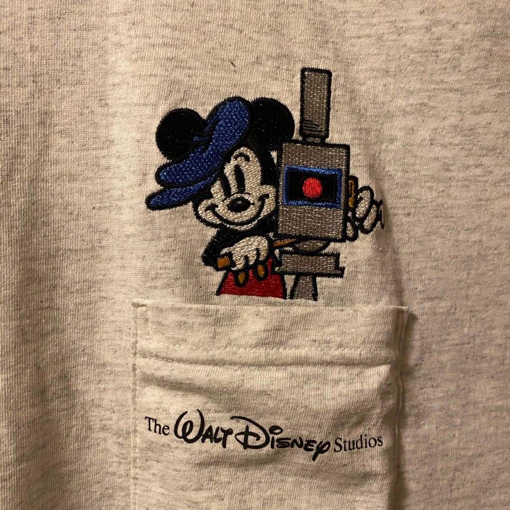 VINTAGE Walt Disney Tee✨ - Picture 2 of 5